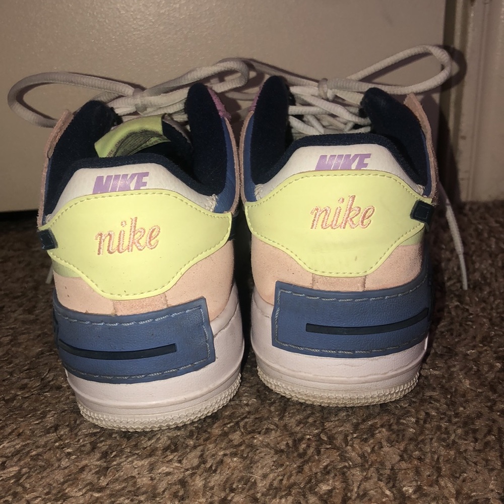 Nike Air Forces - Picture 2 of 4